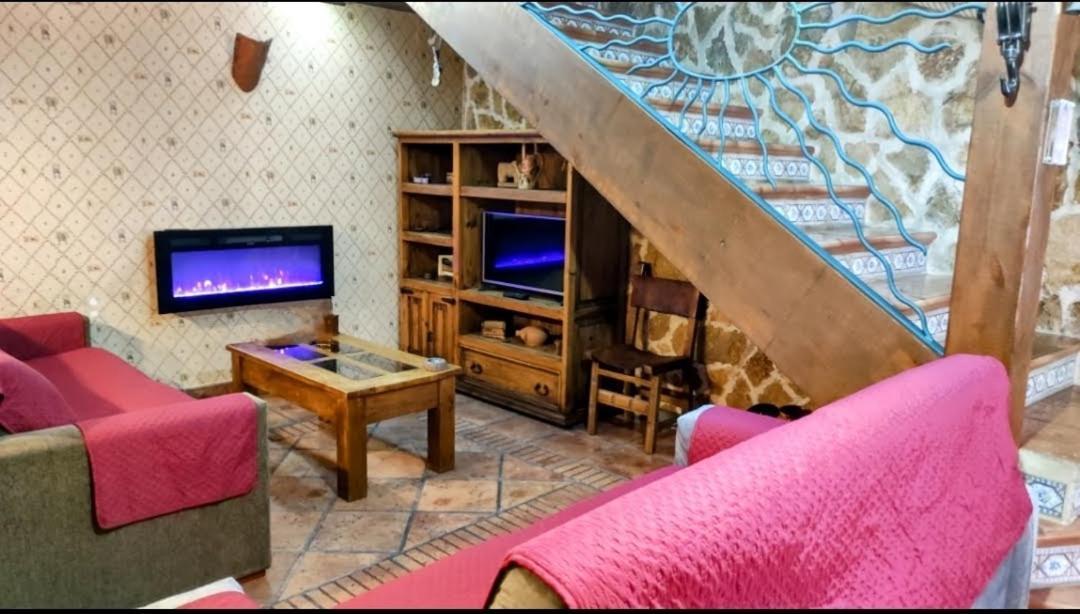 Ruralrut-El Tiemblo Wifi, Cabina De Hidromasaje, Aire Acondicionado Y A Pocos Metros De Zonas De Bano Naturales Exterior photo